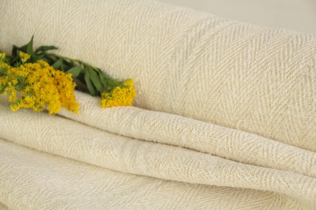 antique linen fabric, 8.63 y, handwoven, rug fabric, durabel, Z 137