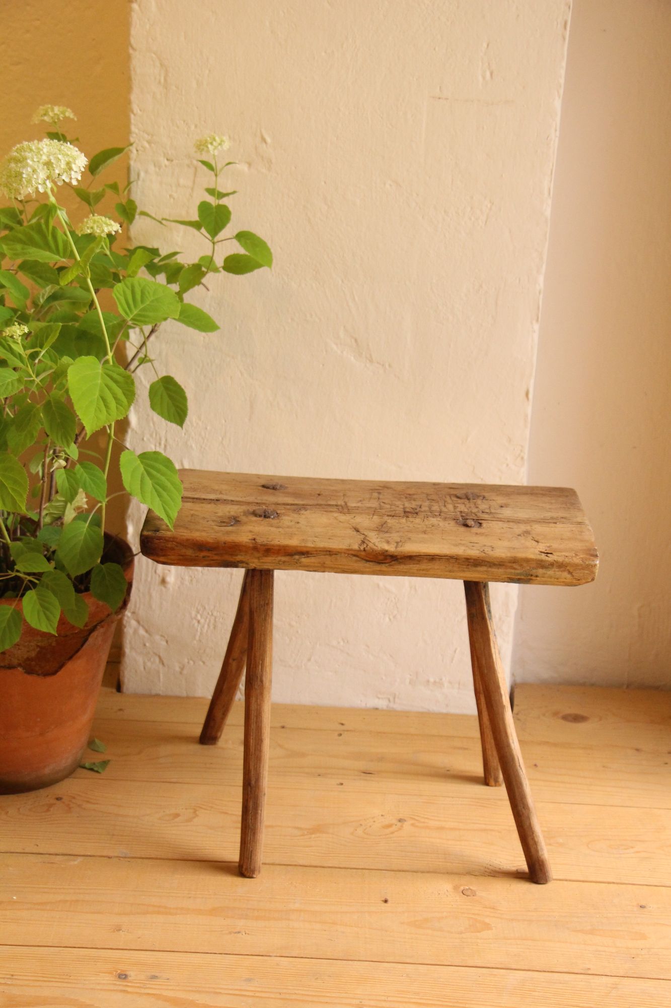handgefertigter antiker Wabi-Sabi-Hocker aus Holz, Nachttisch A 873 – Bild 8