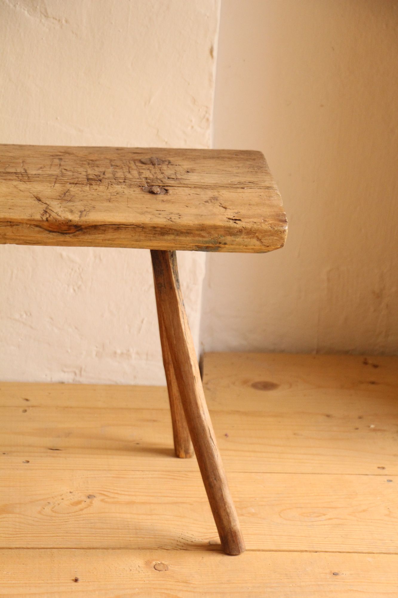 handgefertigter antiker Wabi-Sabi-Hocker aus Holz, Nachttisch A 873 – Bild 6