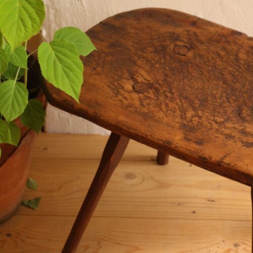 handgefertigter antiker Wabi-Sabi-Hocker aus Holz, Nachttisch A 874