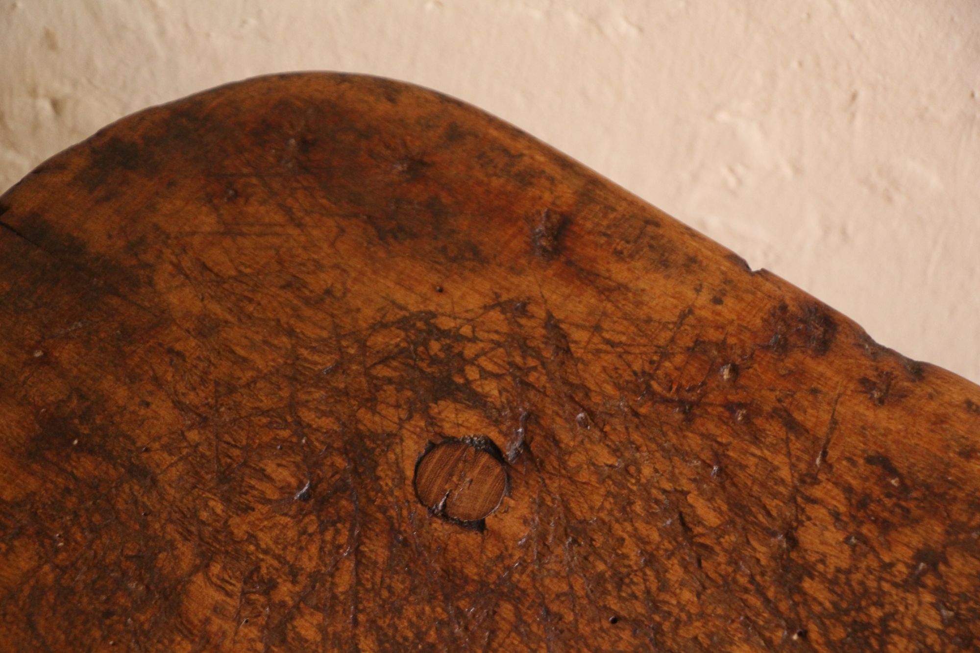 handgefertigter antiker Wabi-Sabi-Hocker aus Holz, Nachttisch A 874 – Bild 4