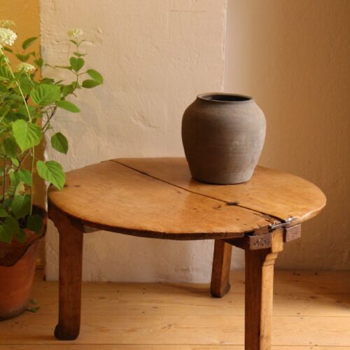 handgefertigter antiker Wabi-Sabi-Couchtisch aus Holz, A 876
