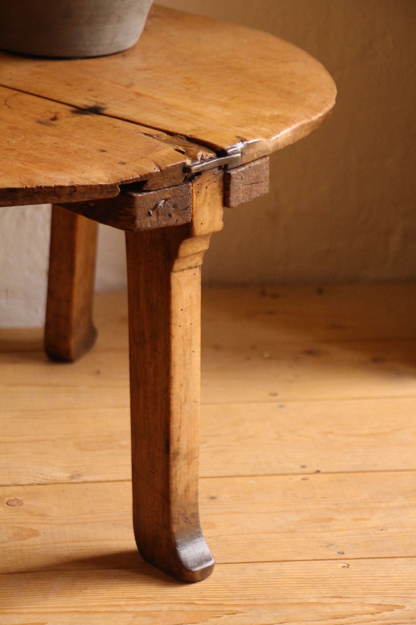 handgefertigter antiker Wabi-Sabi-Couchtisch aus Holz, A 876 – Bild 10