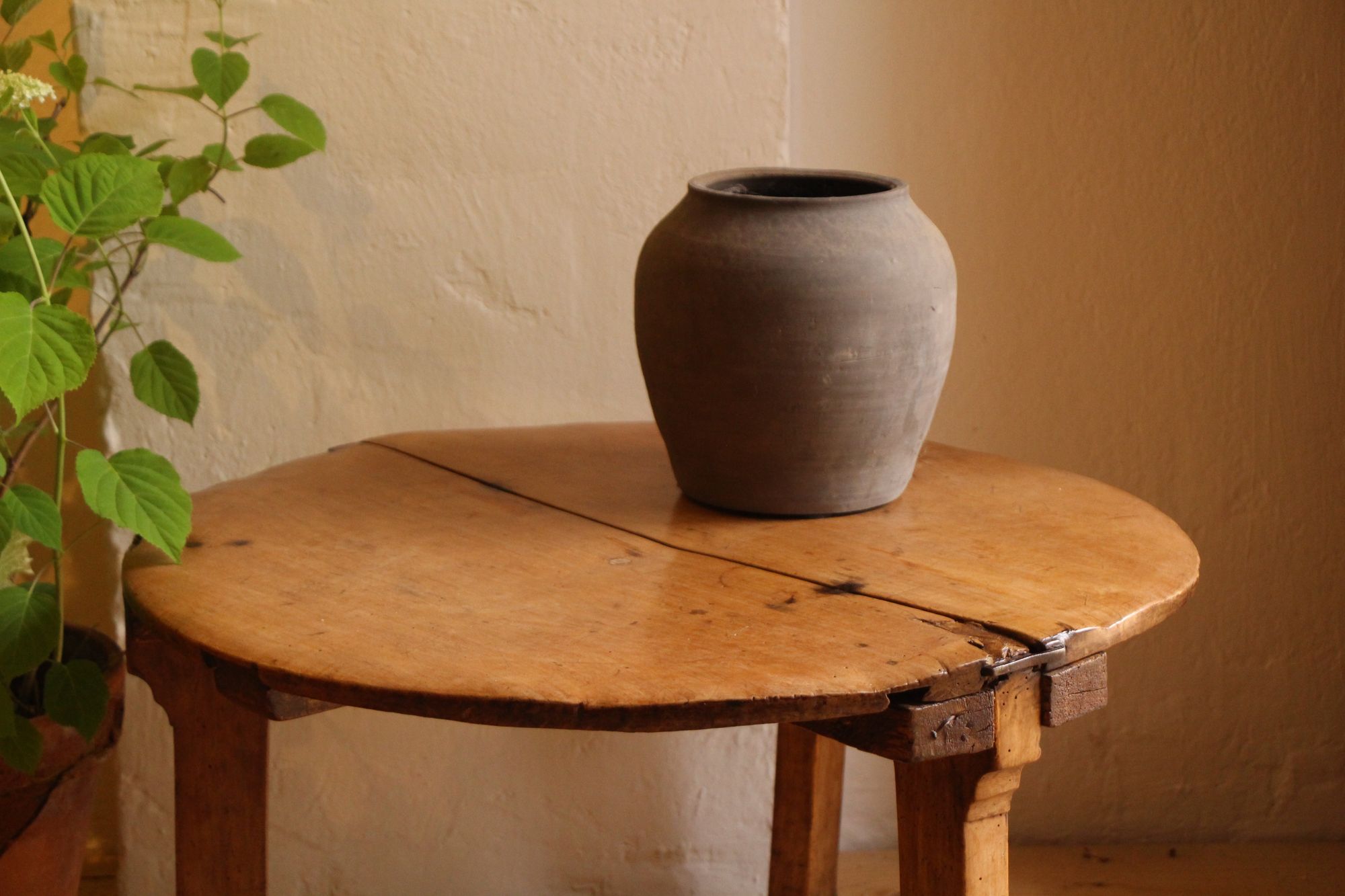 handgefertigter antiker Wabi-Sabi-Couchtisch aus Holz, A 876 – Bild 8