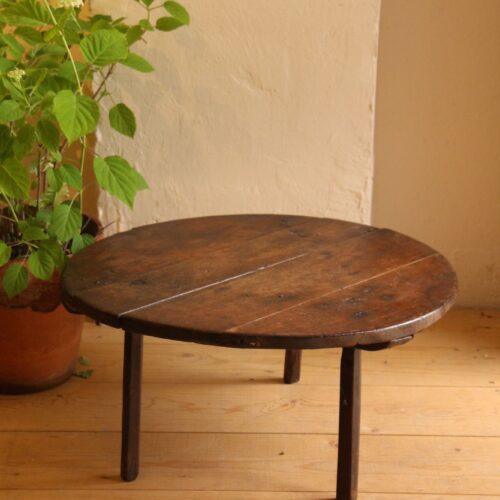 handgefertigter antiker Wabi-Sabi-Couchtisch aus Holz, A 875