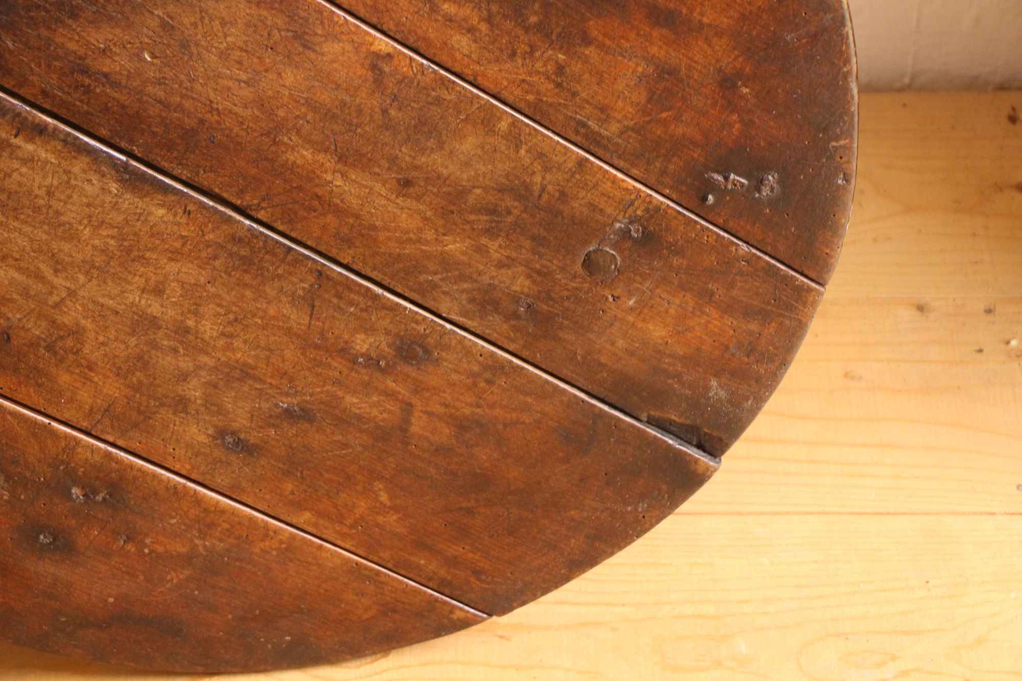 handgefertigter antiker Wabi-Sabi-Couchtisch aus Holz, A 875 – Bild 2